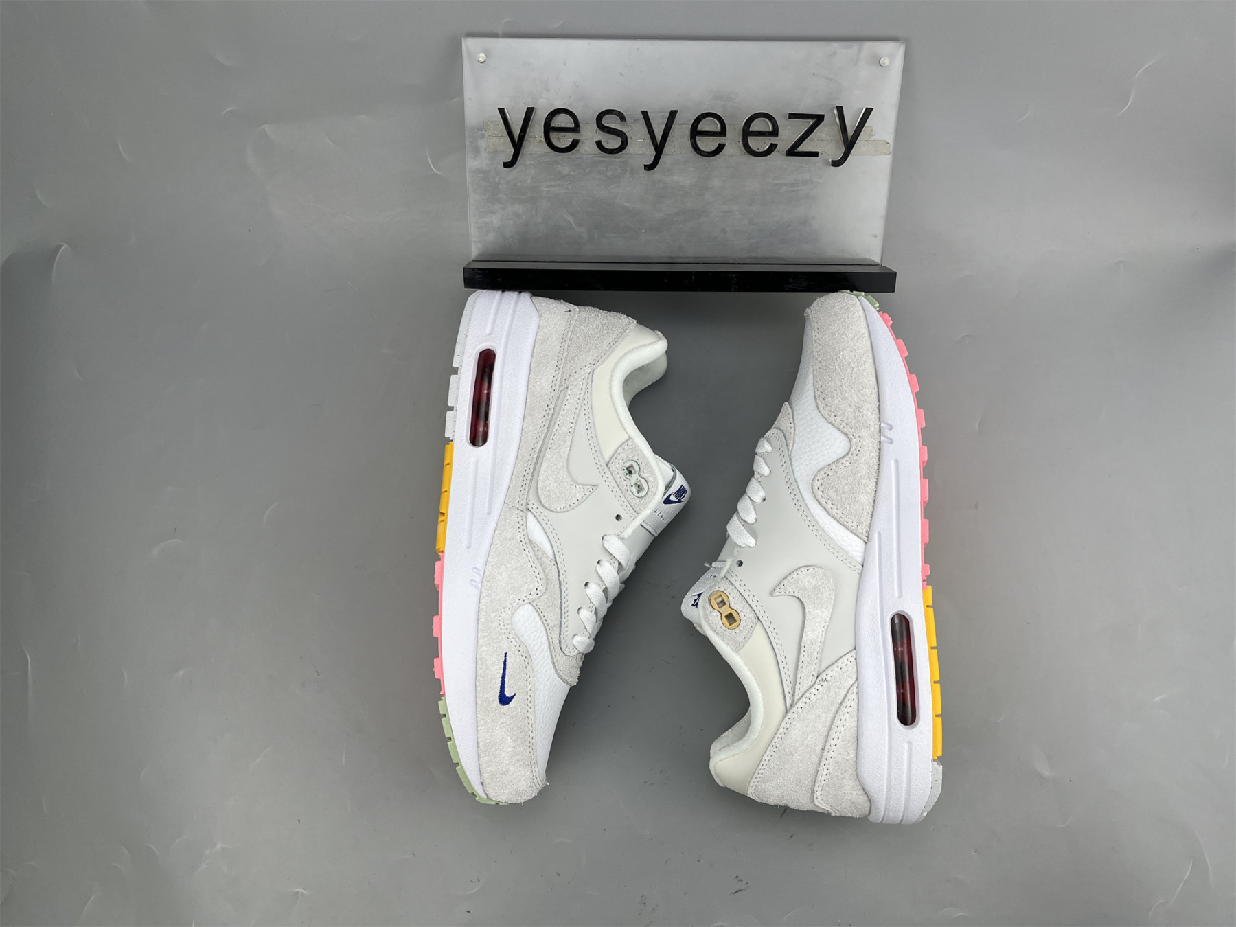 UA NIKE WMNS AIR MAX 1 PREMIUM 