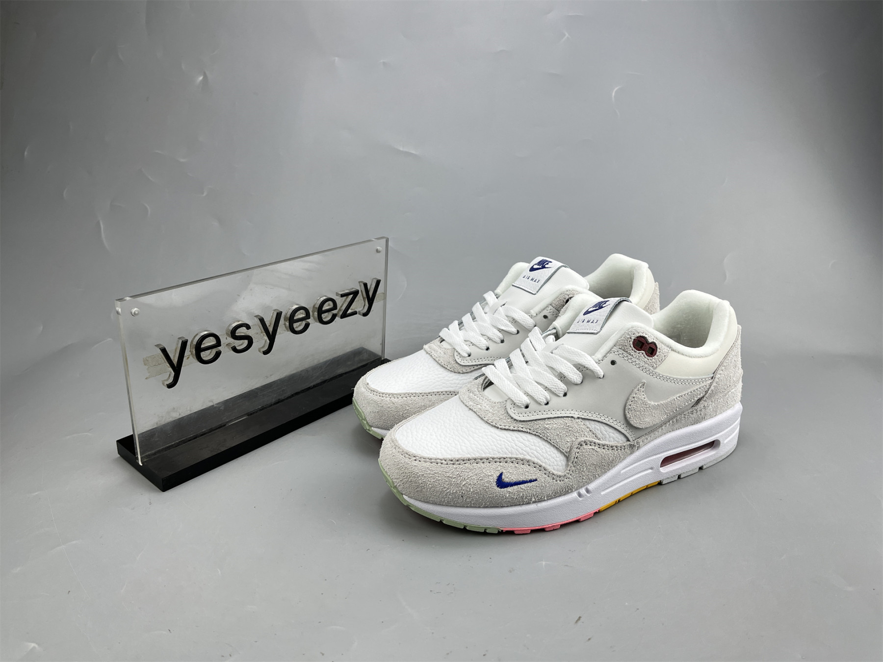 UA NIKE WMNS AIR MAX 1 PREMIUM 