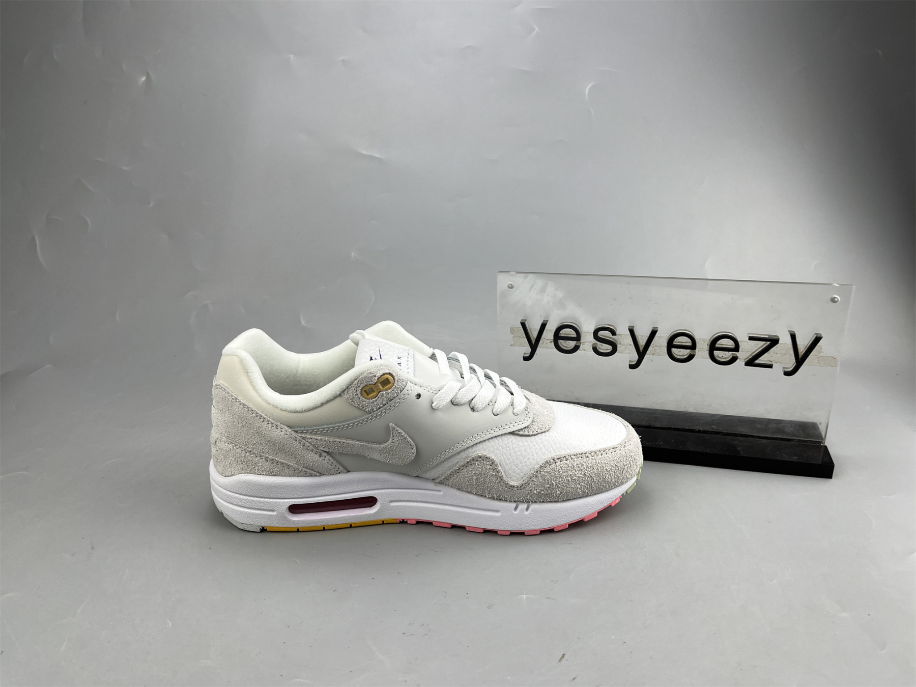 UA NIKE WMNS AIR MAX 1 PREMIUM 