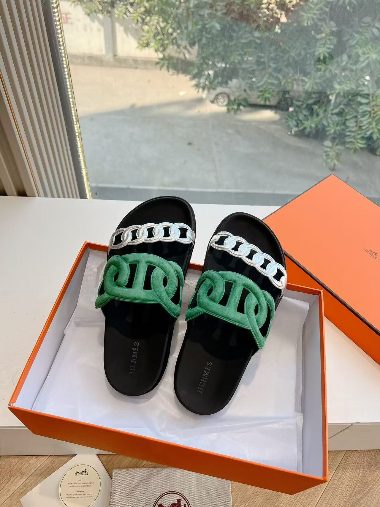 UA H**me5 Extra sandal