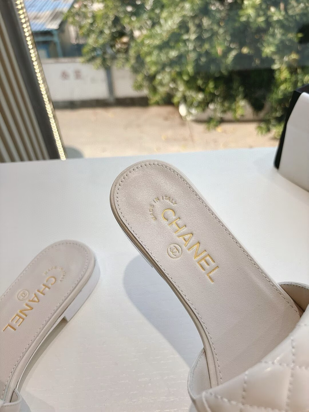 ua Ch**el slippers