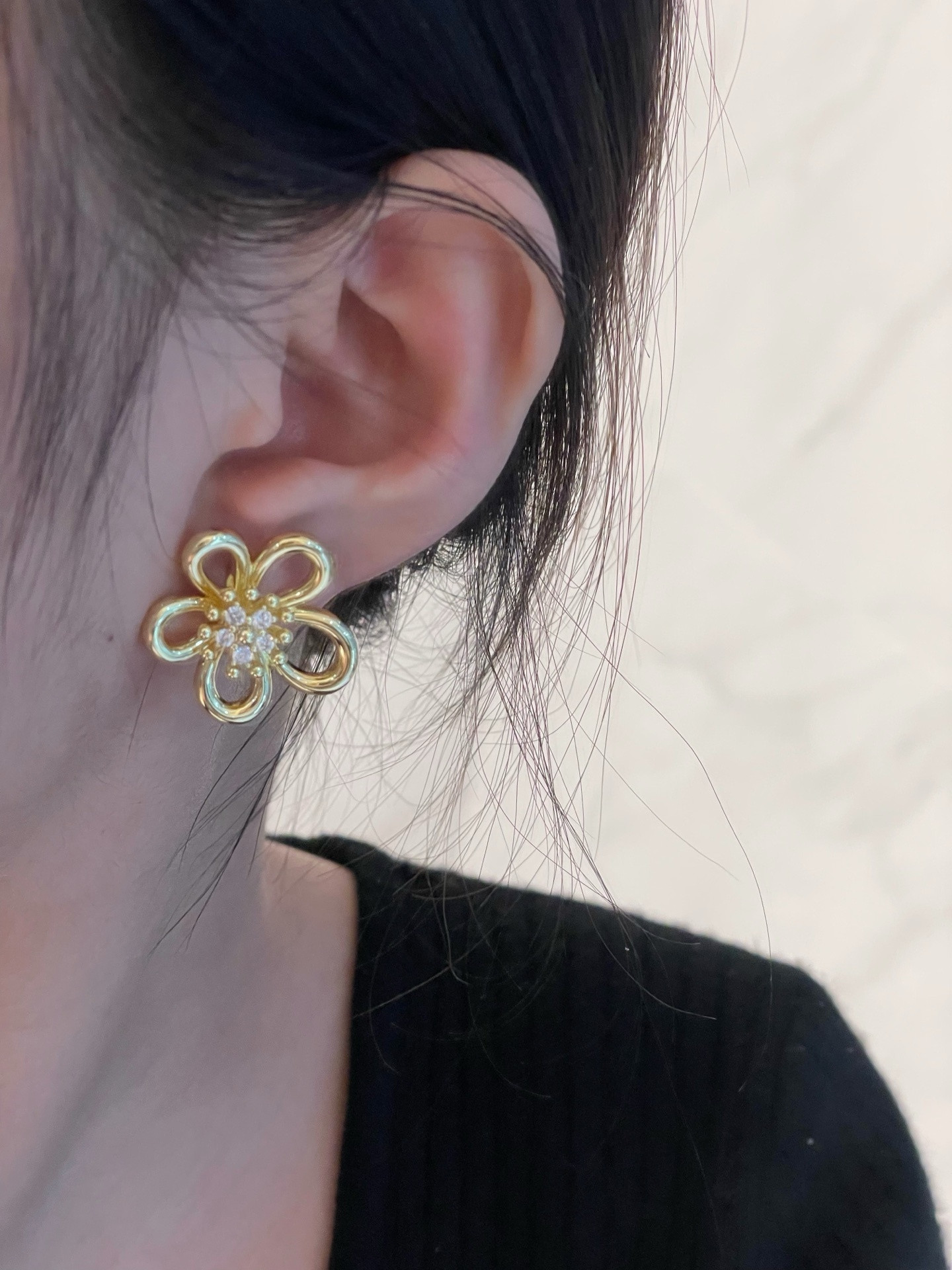 Van Cleef & Arpels Flowerlace Earrings