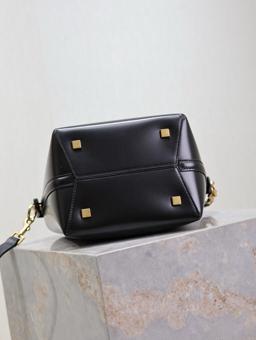 Y51 LE 37 In Shiny Leather 17x20x13cm