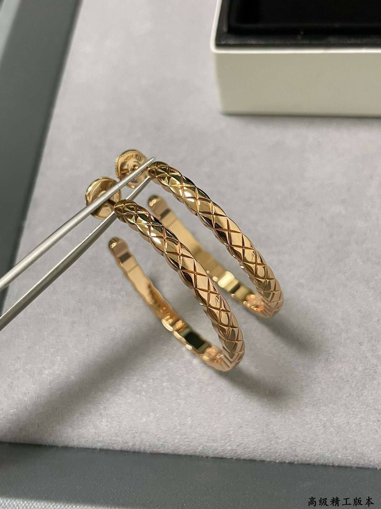 Chanel Large diamond-shaped polished surface Earrings