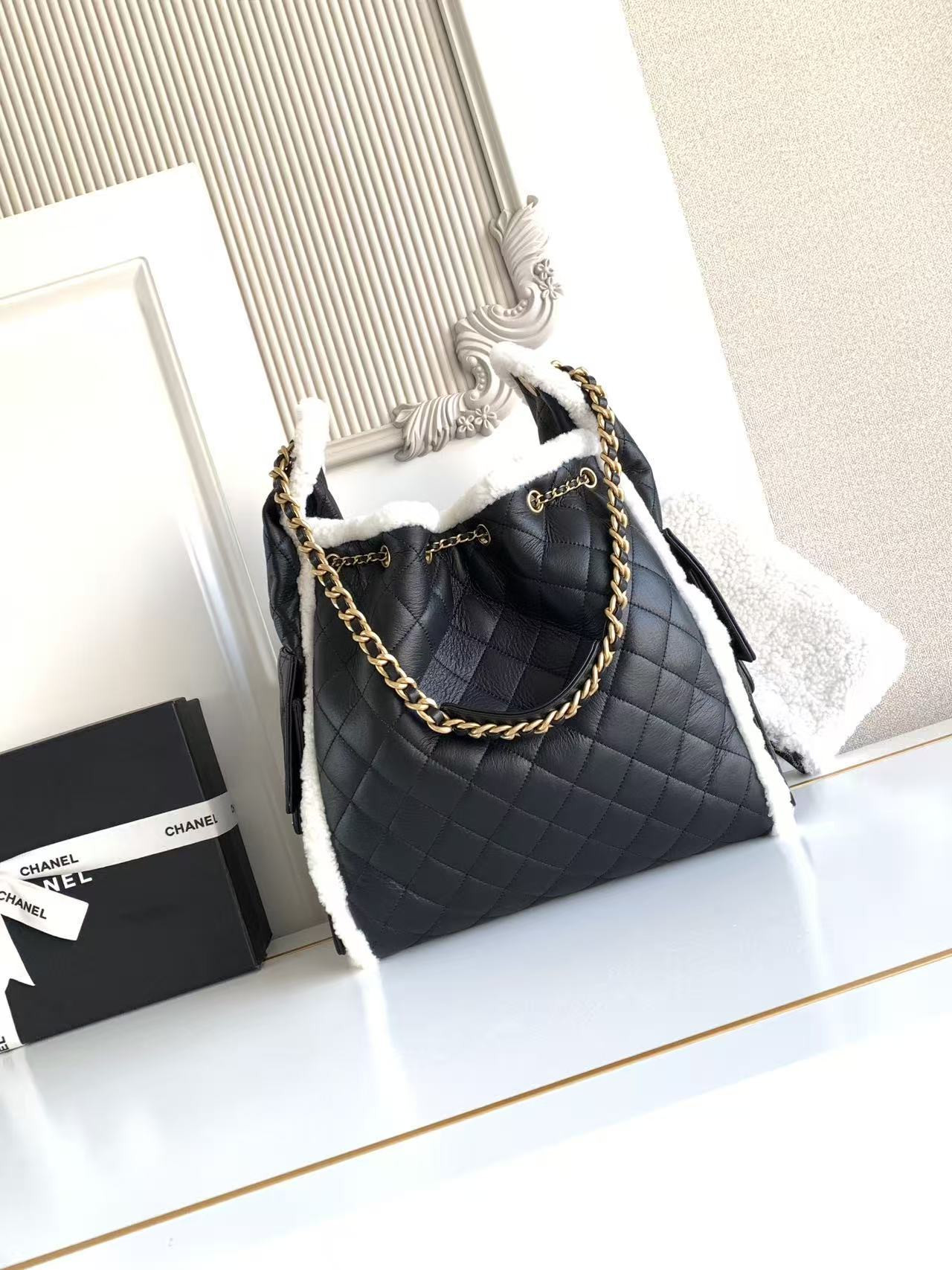 Ch**el 25c bucket bag 40x30x15cm