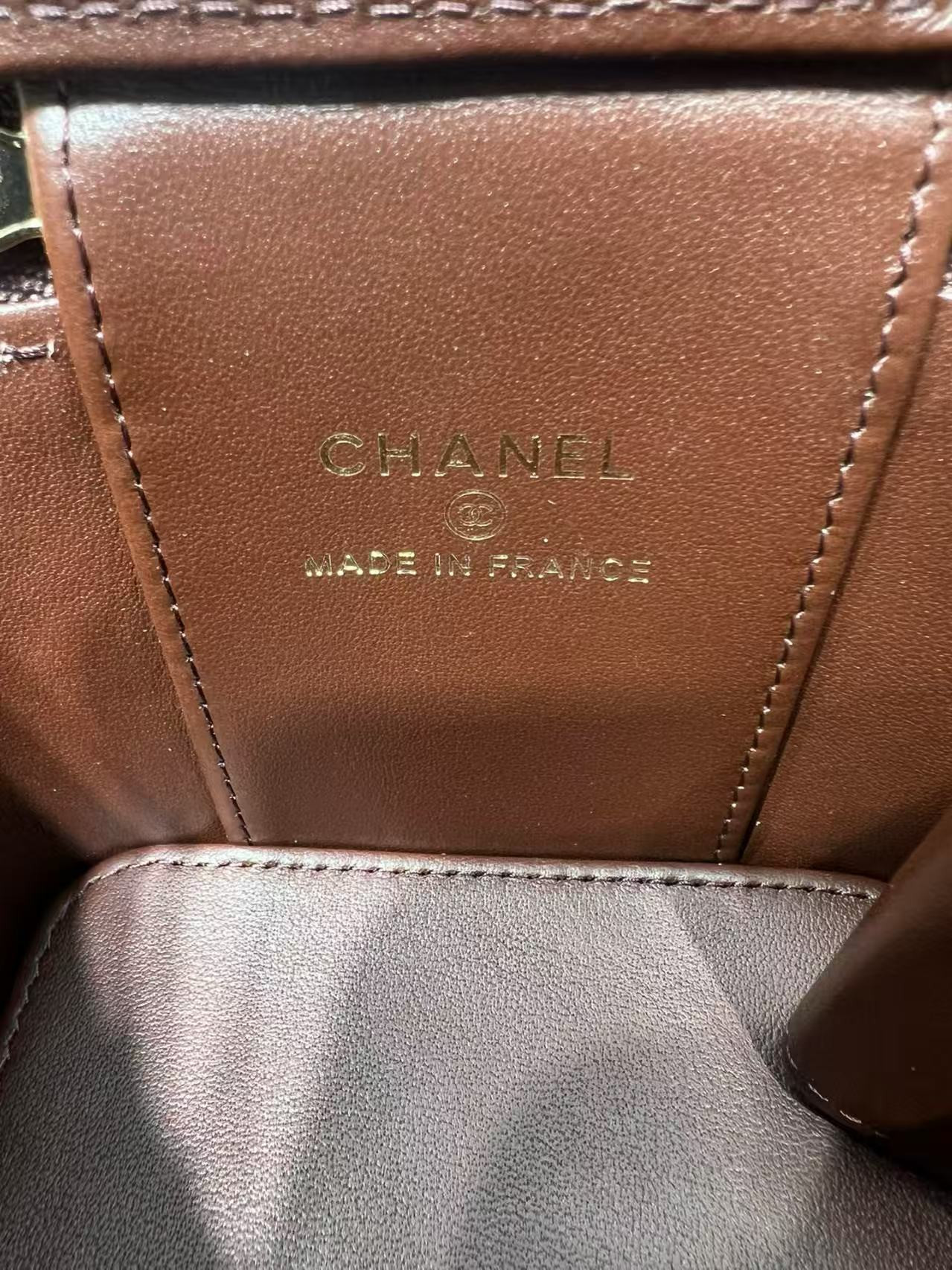 Chanel Classic Top Handle Vanity Case with Chain 10x7x9cm