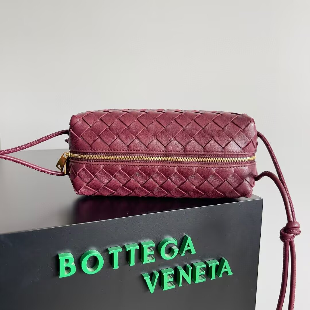 B0tt*ga Ven*ta Medium Loop Cross-Body Bag 22x15x8cm