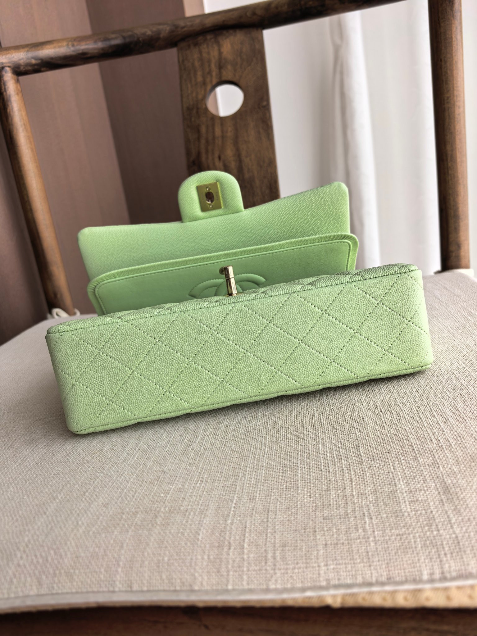 Ch**el Classic Flap Mint Green Bag with Light Gold Hardware A01112 15.5x25.5x6cm