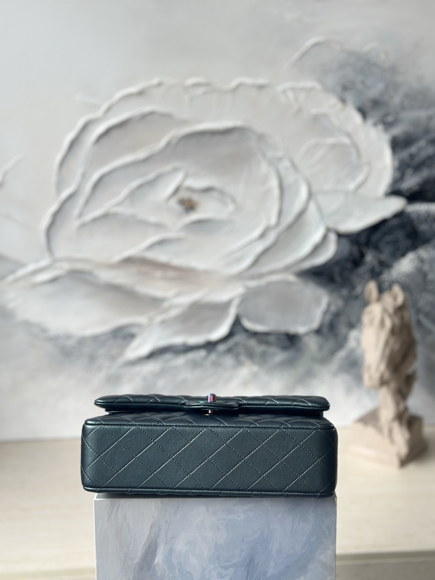 Ch**el Flap Bag Pearlescent Iridescent Blue Sheepskin Handbag with Colorful Hardware AS1112 25.5x15.5x6cm