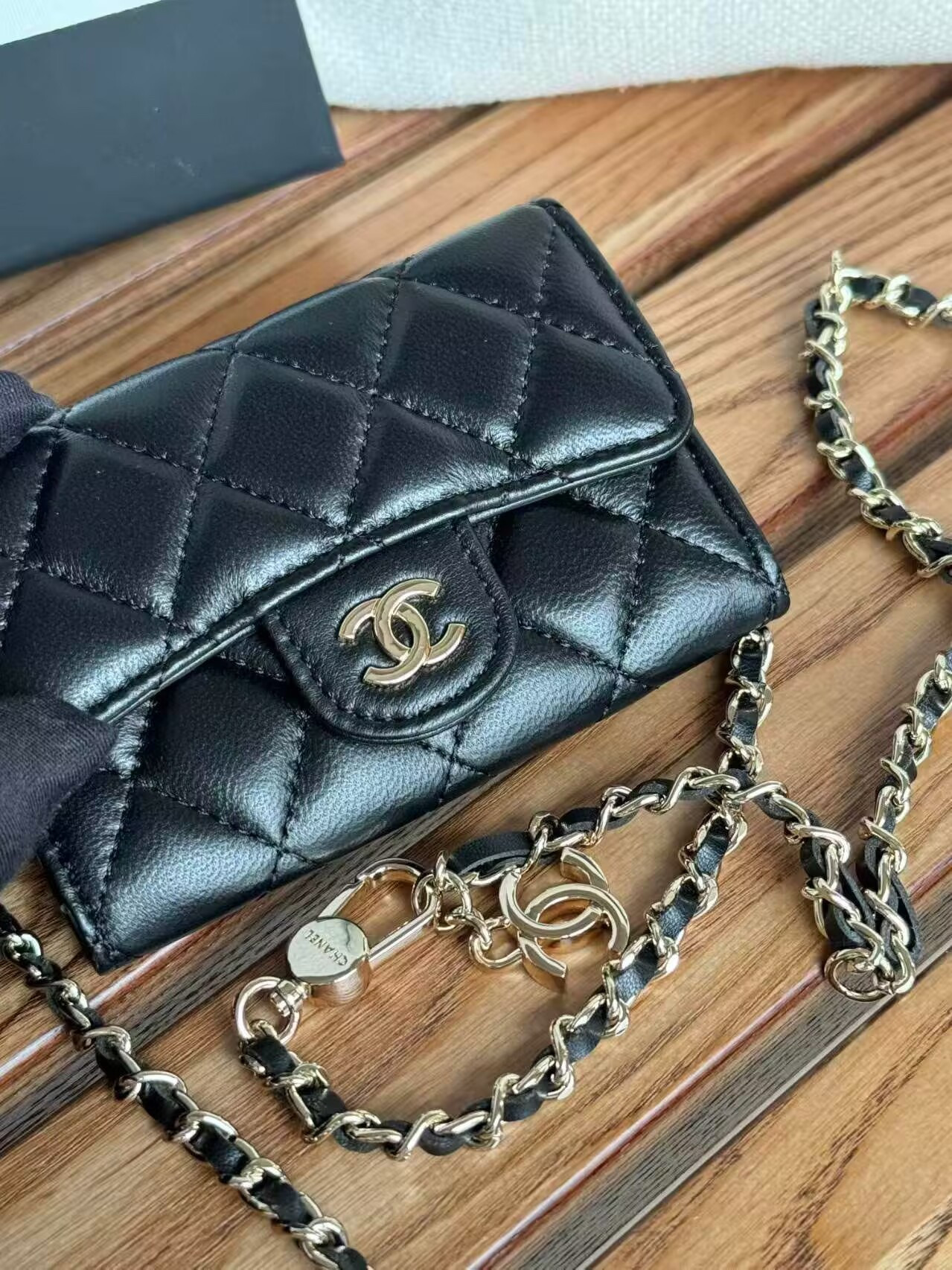 Ch**el Wallet on Chain 11x7.5x2cm