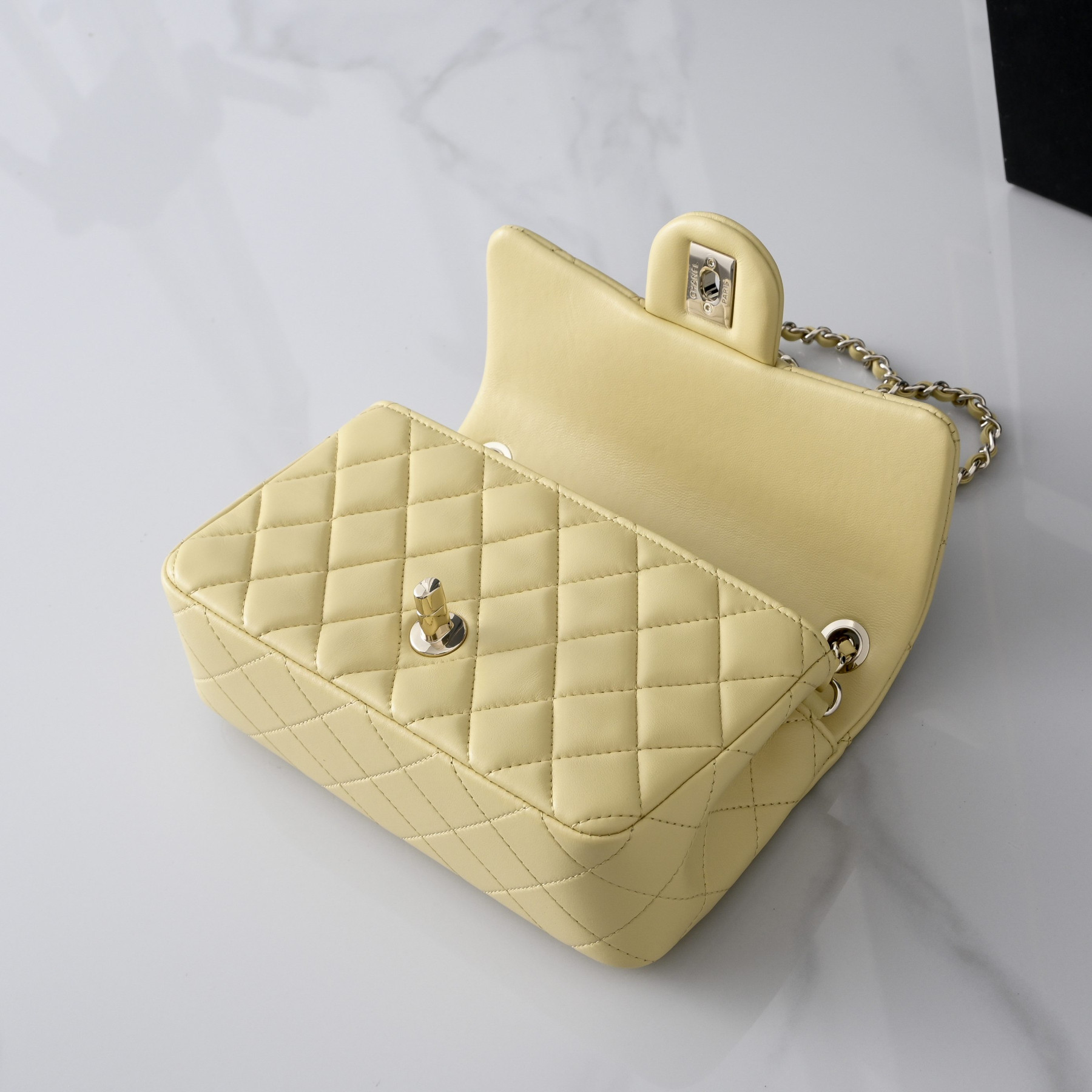Ch**el Classic Flap Handbag CF Light gold hardware AS5759 20x13x7cm