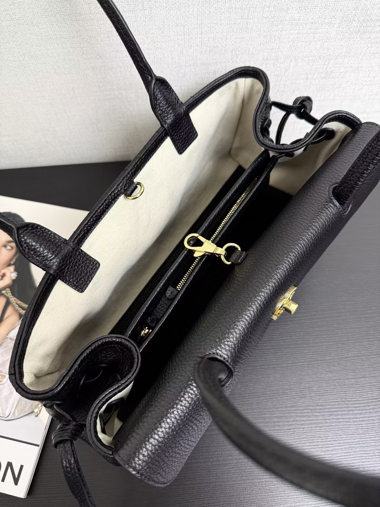 Ch**el small tote as6288 15x31x12cm