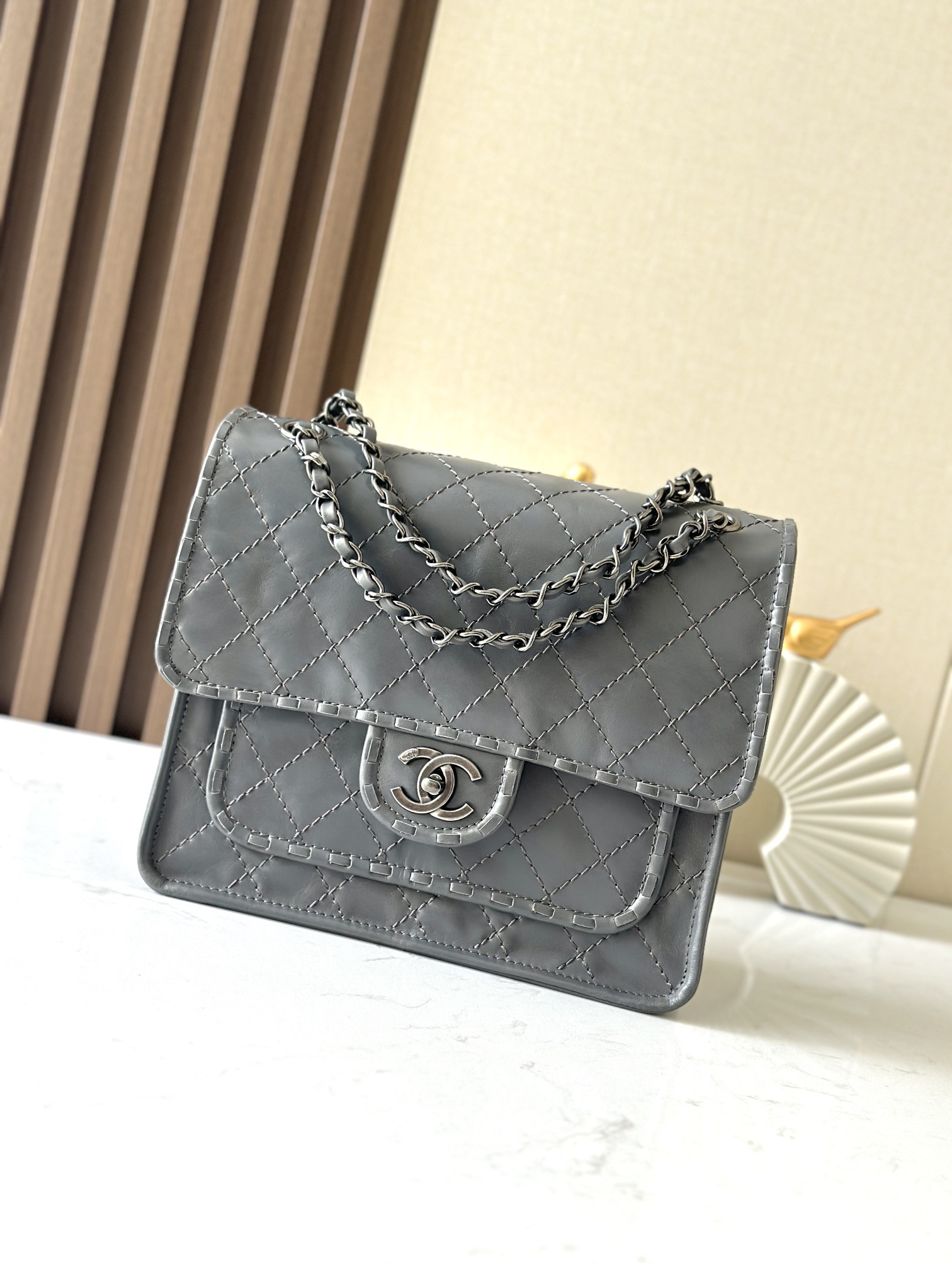 Chanel Vintage Flap tofu bag 26x11x23cm