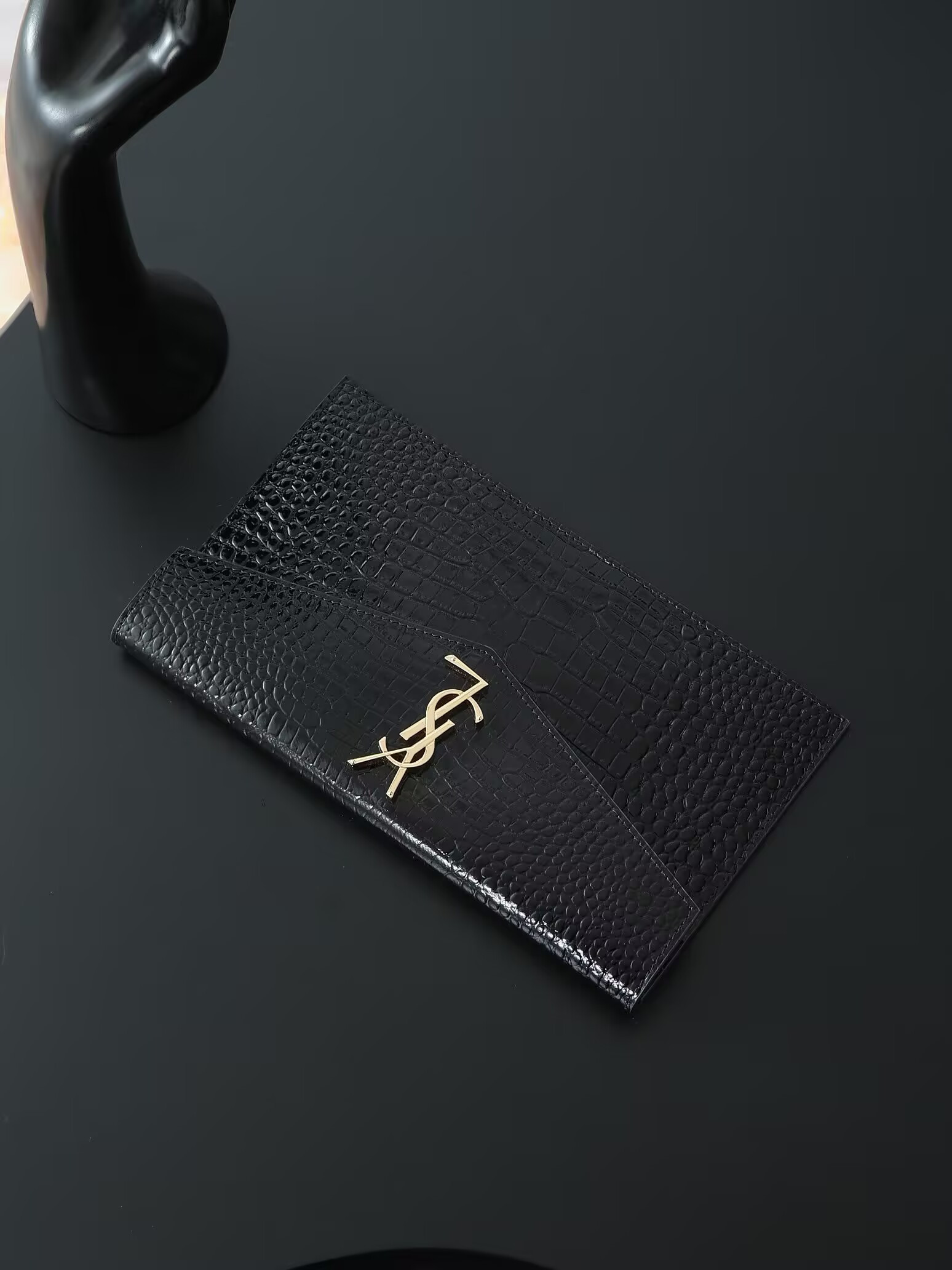 Y51 UPTOWN POUCH IN CROCODILE-EMBOSSED SHINY LEATHER BLACK 27 X 16 X 2 CM