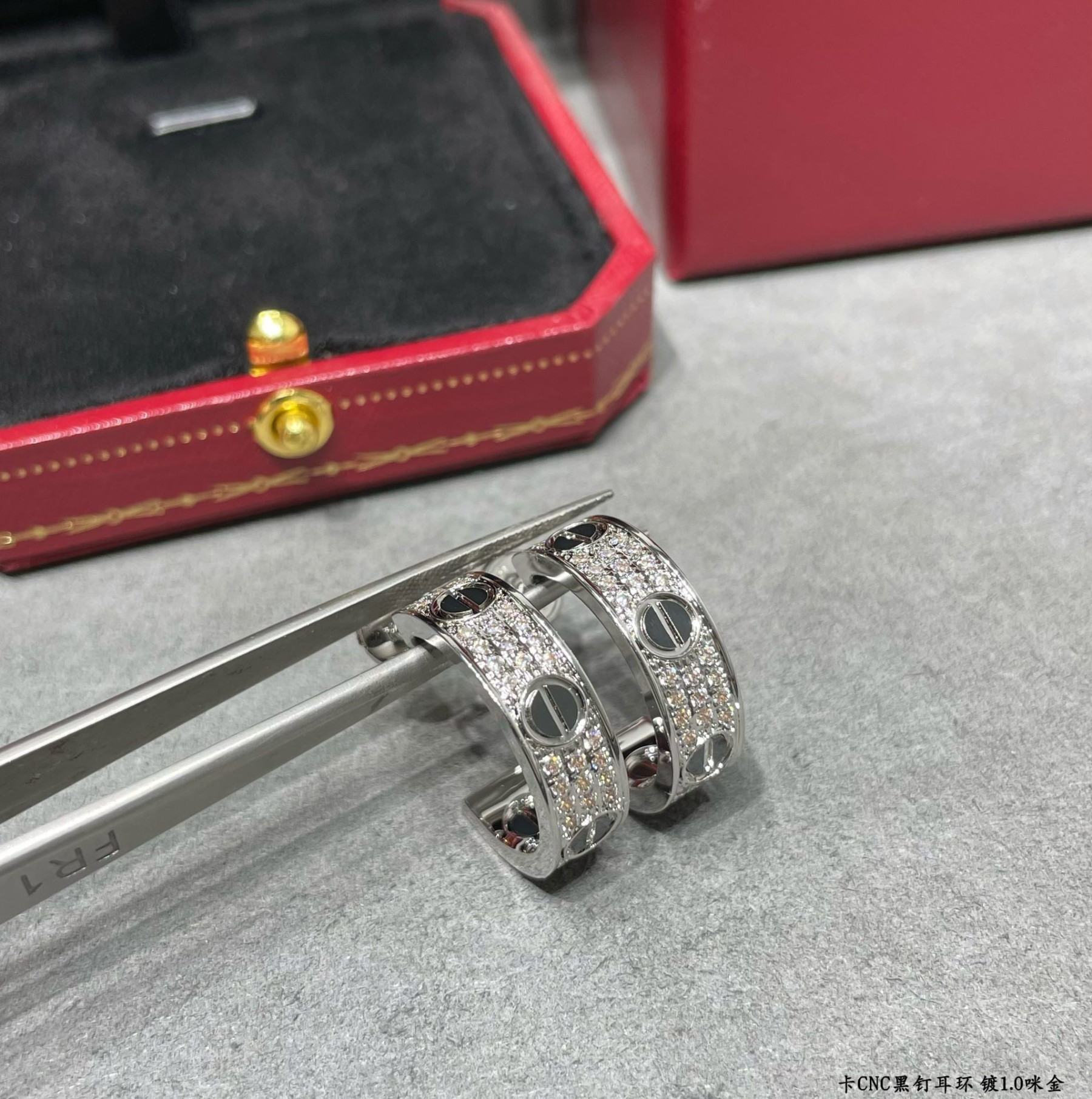 Ca*t1er black studded star earrings