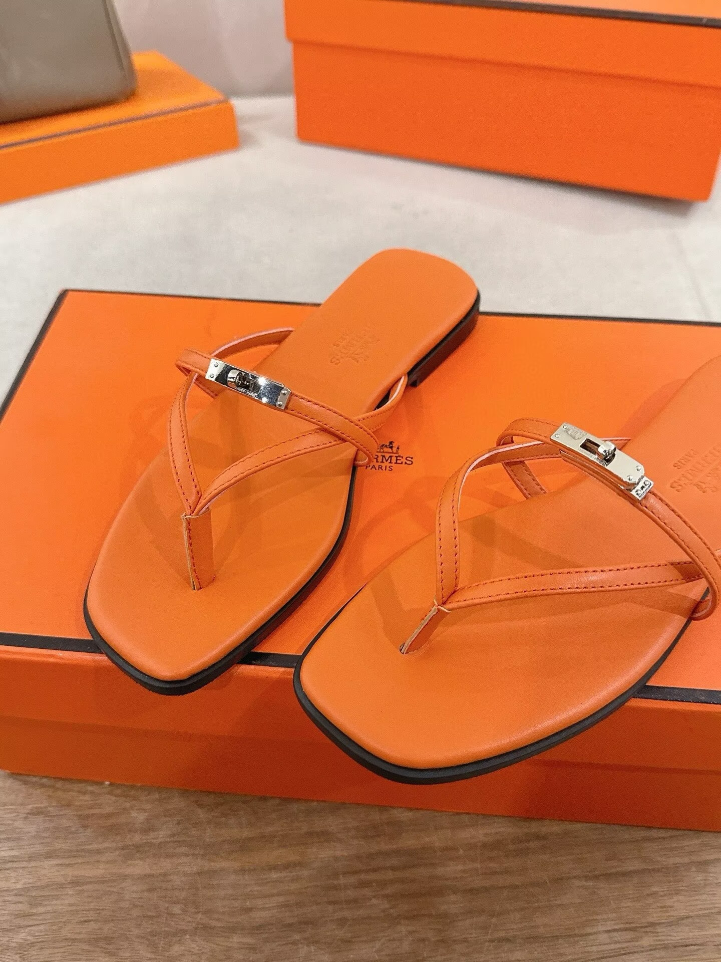 ua H**me5 miss sandals
