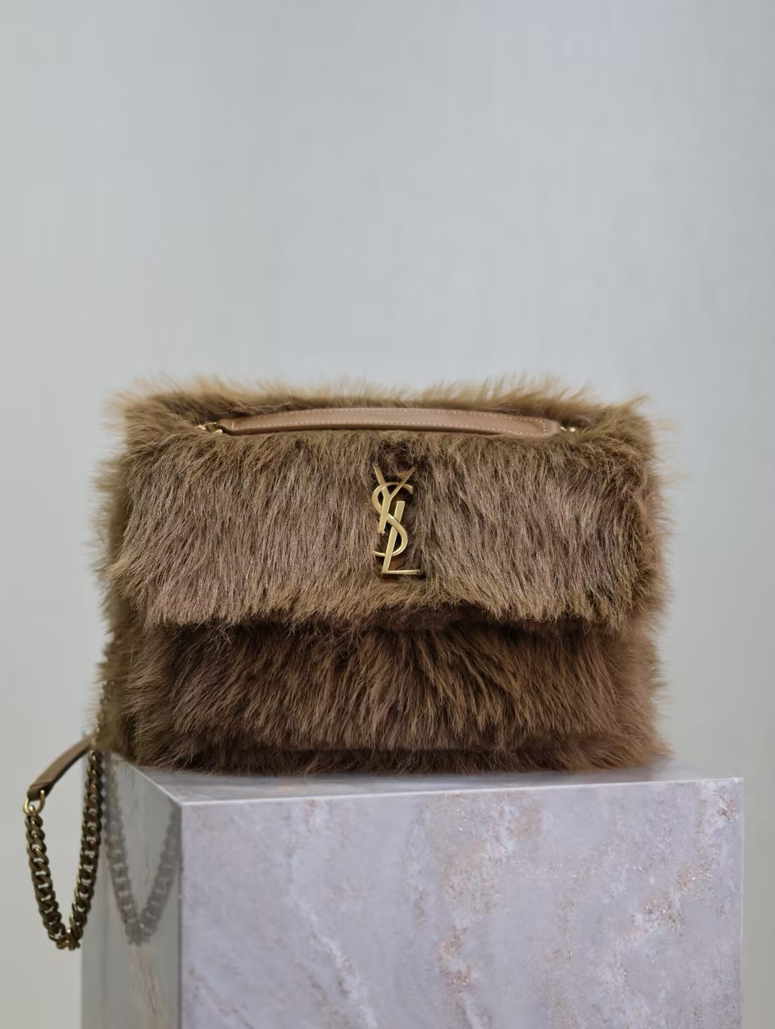 Y51 NIKI Medium IN SHEARLING 28 X 20 X 8.5 CM