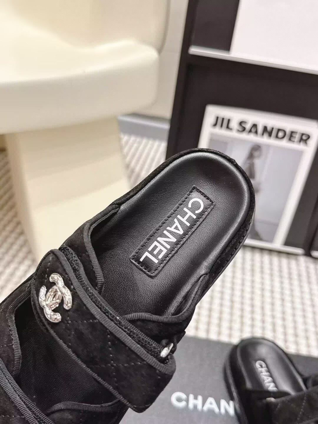 UA Ch**el SLIDES