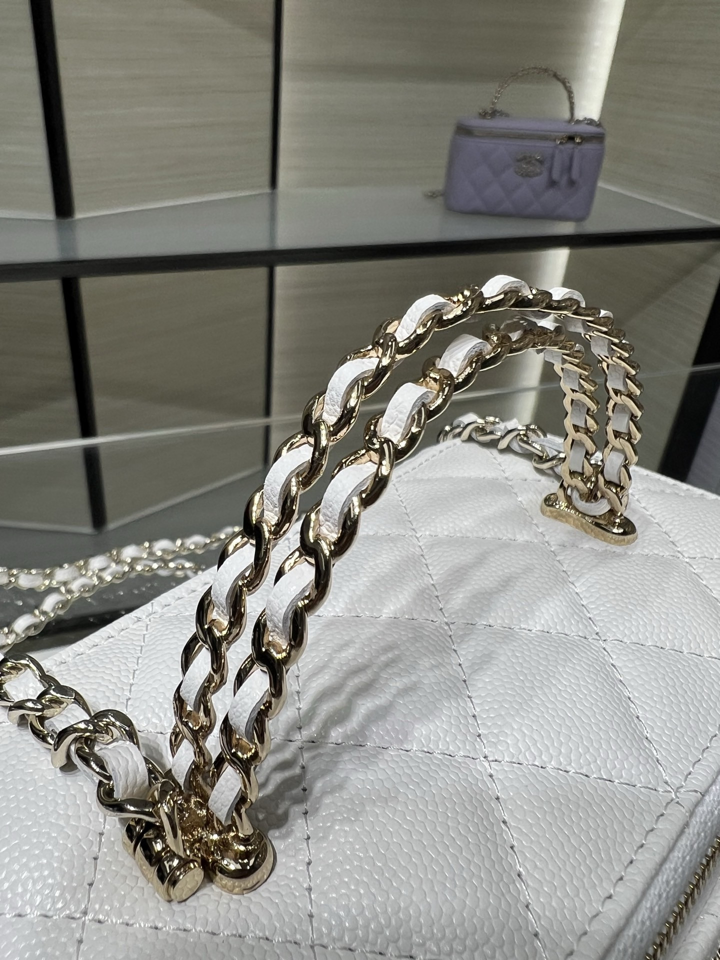 Ch**el vanity with chain ap5182 9.5x17x8cm