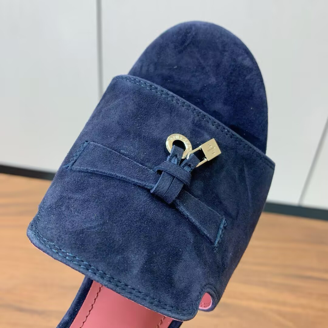 UA L0r0 P1ana Summer Charms Sandal
