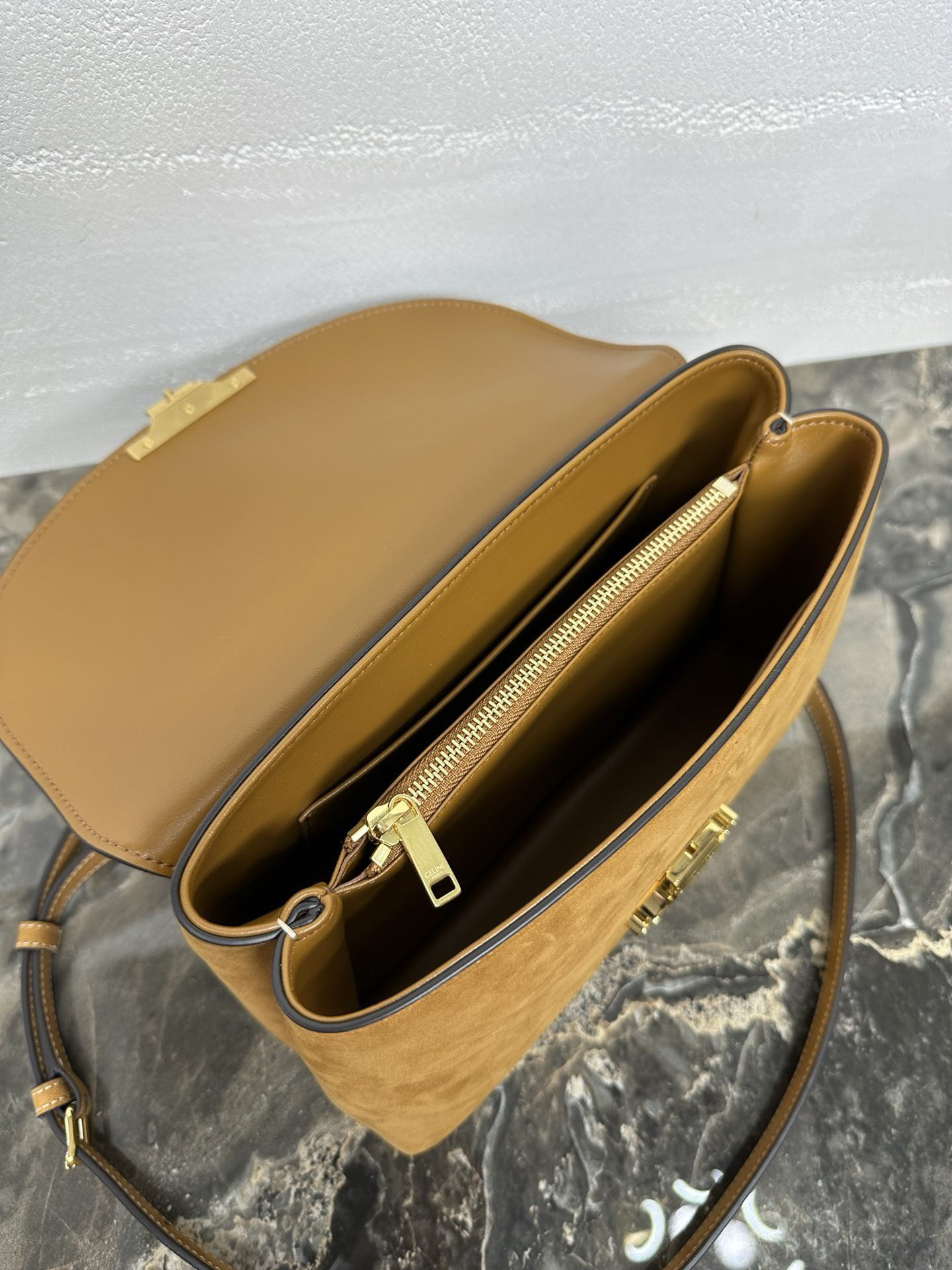 Ce1i*e MEDIUM NINO BAG IN NUBUCK CALFSKIN 25x17.5x10cm