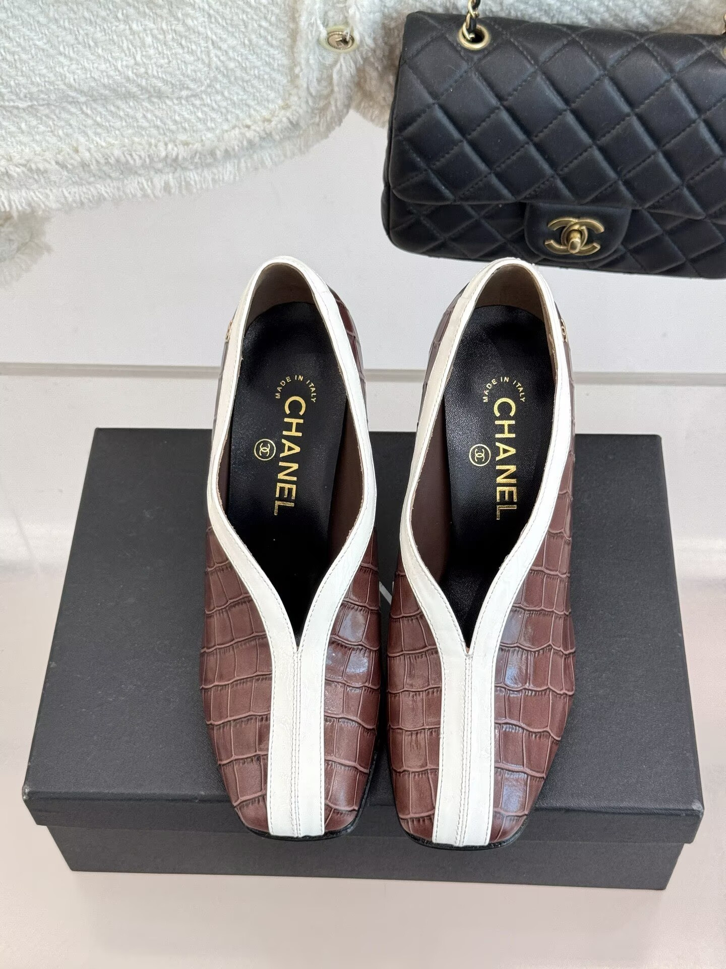 ua Ch**el pumps