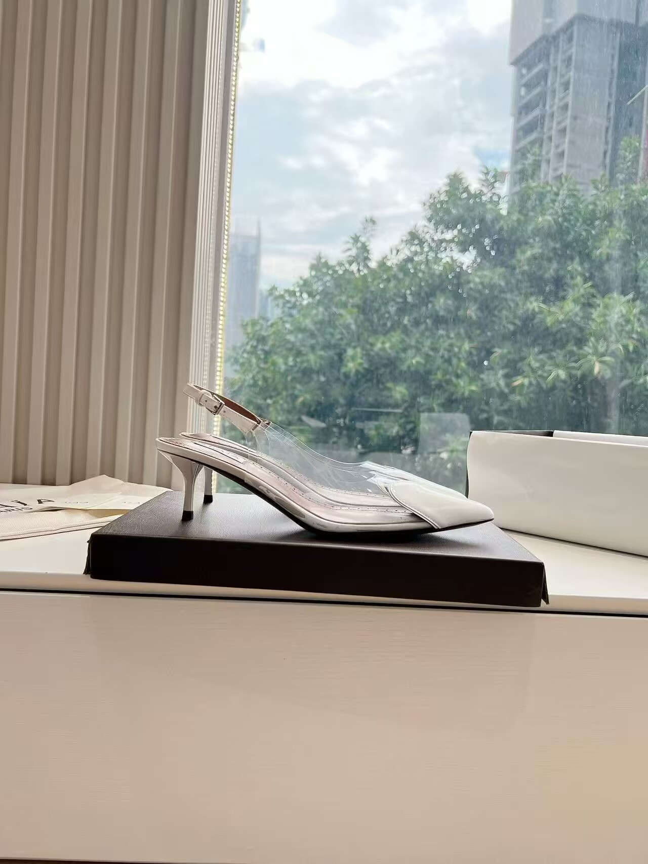 UA ALAÏA Le Coeur Plexi Heart-Toe Slingback Pump 5.5cm Heel