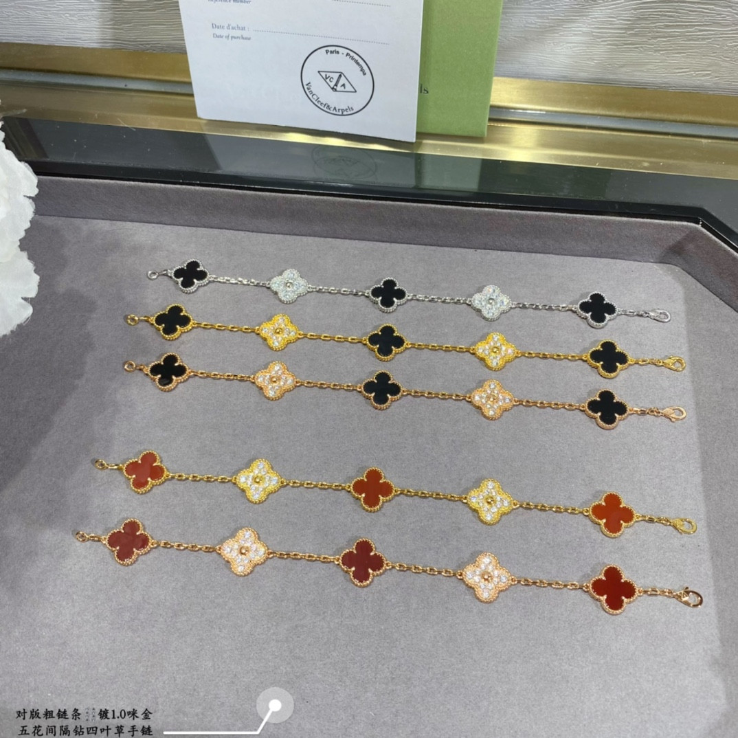 V*n Cl**f & Arpels interval D1am0nd five-flower four-leaf clover Bracelet