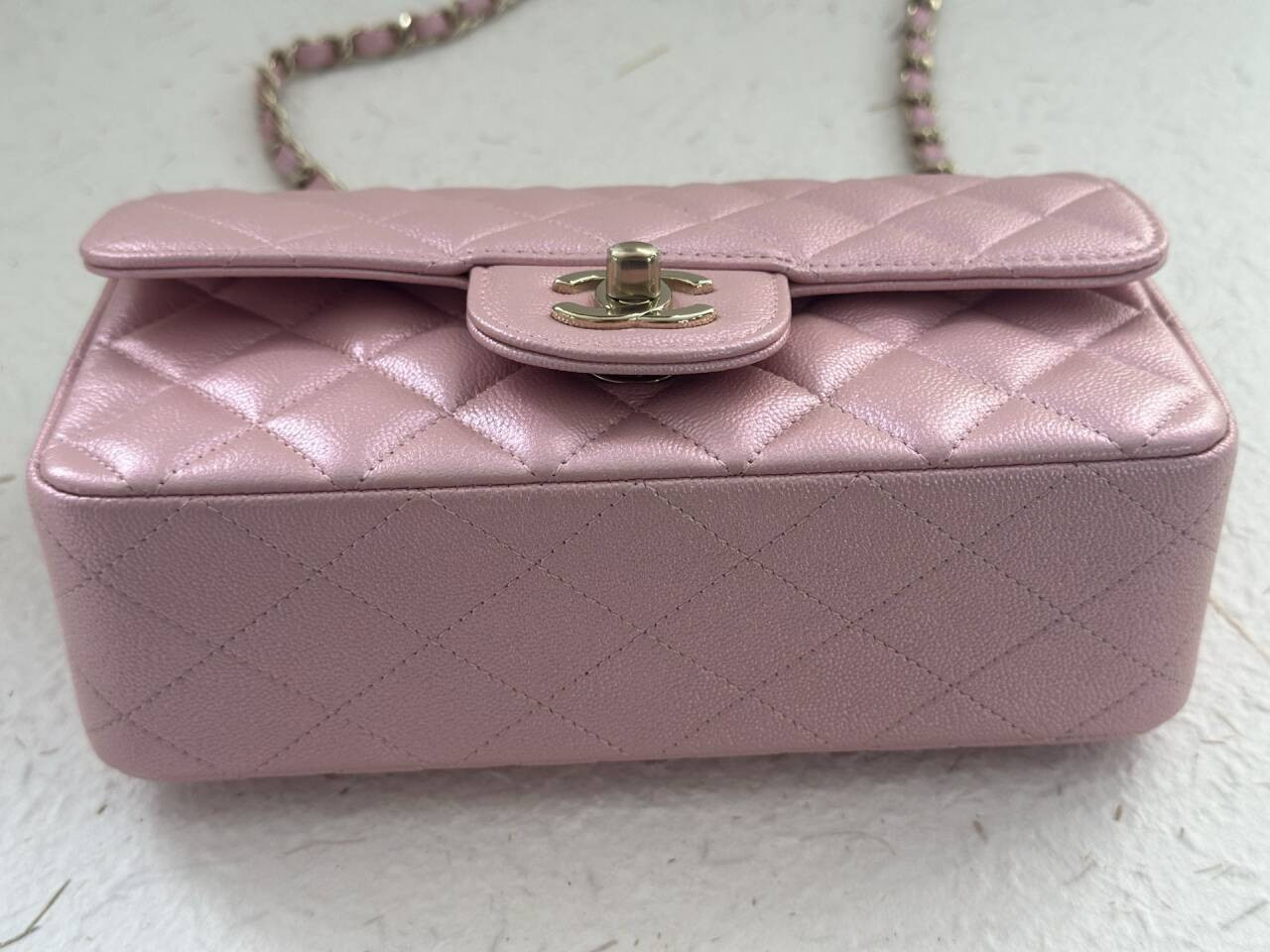 Ch**el Flap Bag Pearlescent Pink AS1116 20x12x6cm