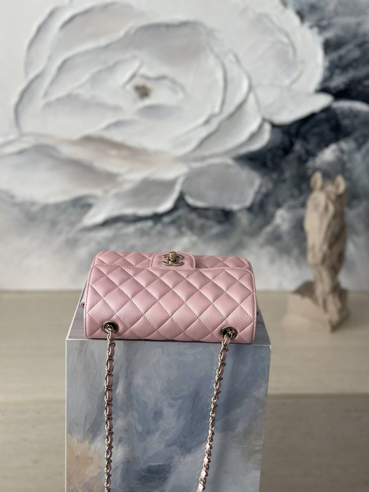 Ch**el Flap Bag Pearlescent Pink AS1116 20x12x6cm