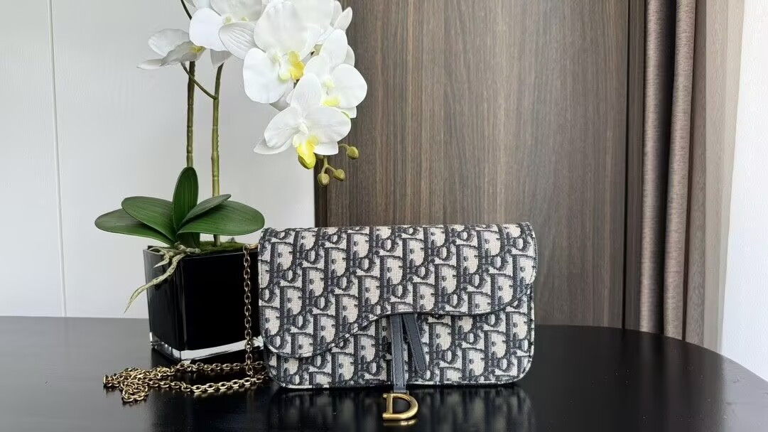 D10r Medium Saddle Pouch with Chain 21.5x13.5x4.5cm