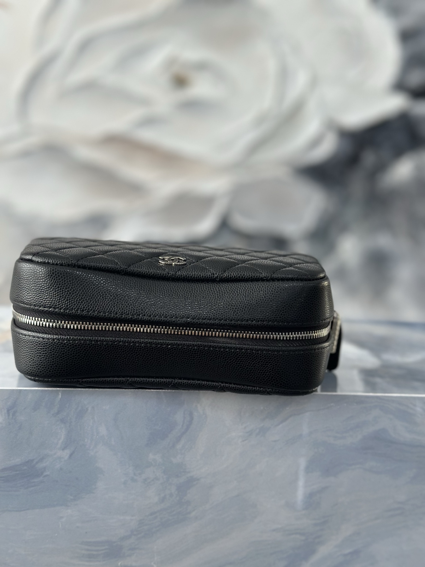 Ch**el quilted cosmetic bag silver hardware a31102 18.5x6x11cm