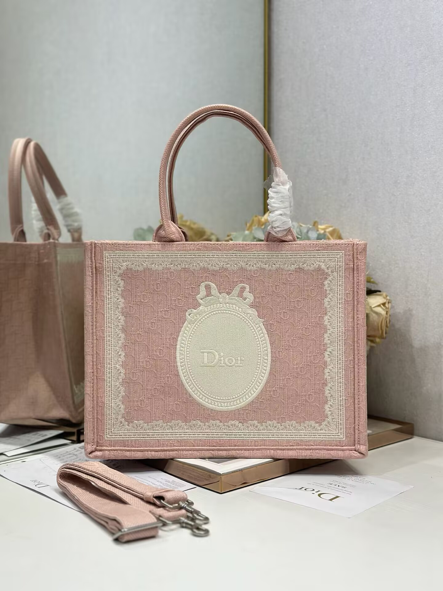 D10r Book Tote Bag 36x27x16cm