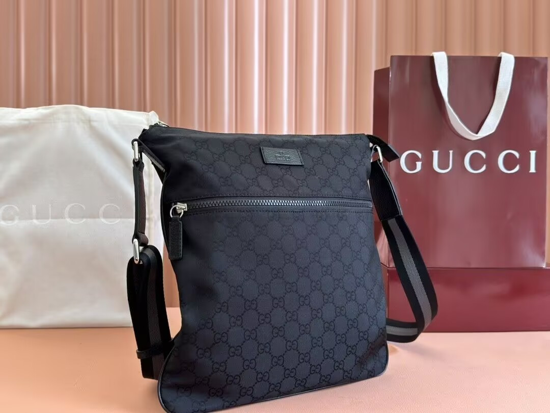 Gvc*1 Shoulder Bag 30.5x33x2cm