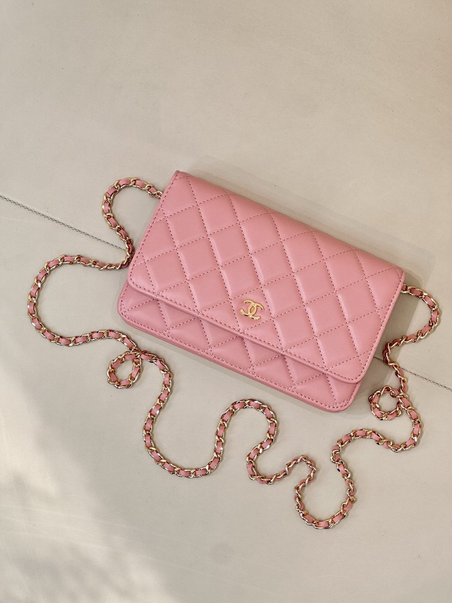 Ch**el WOC CLASSIC WALLET ON CHAIN 13x19cm