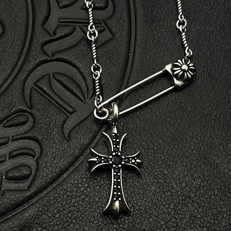 Ch*0me He**ts Twisted Cross Pin Necklace (Chain length 45+5cm)