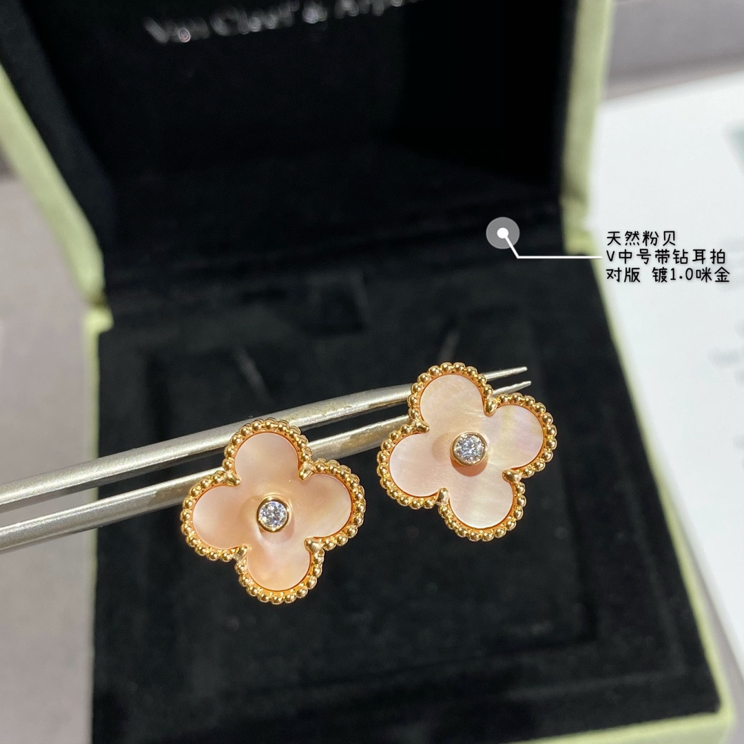 V*n Cl**f & Arpels Natural pink shell with D1am0nd four-leaf clover Earrings