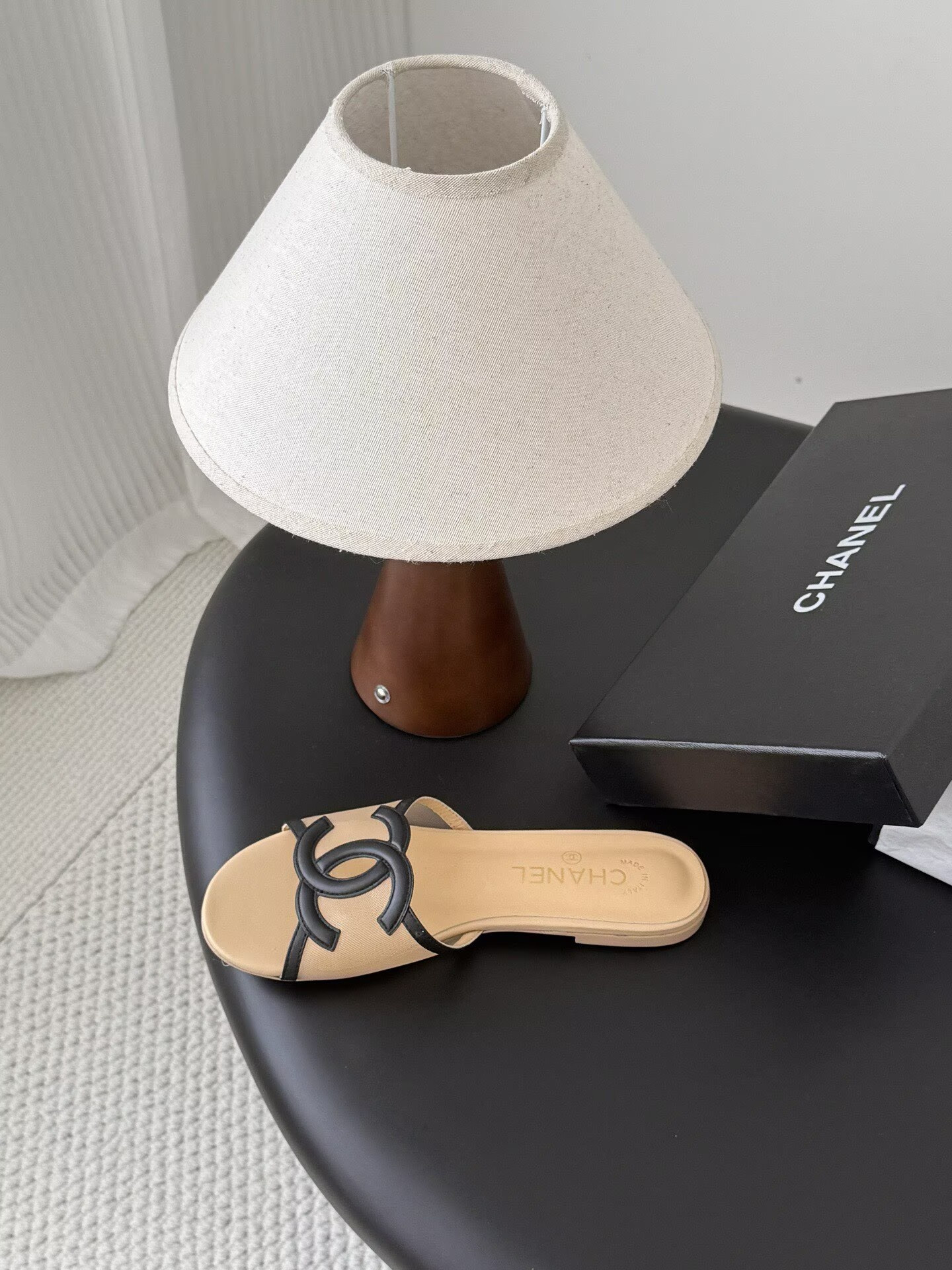 ua Ch**el sandals