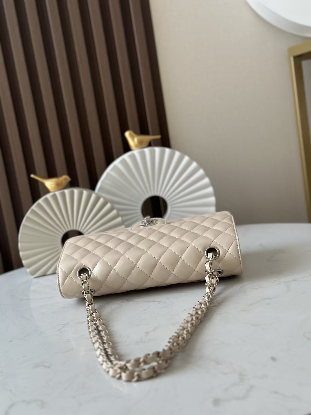 Ch**el Classic Flap Bag Pearlescent apricot-colored lambskin with silver hardware 15x25.5x6cm