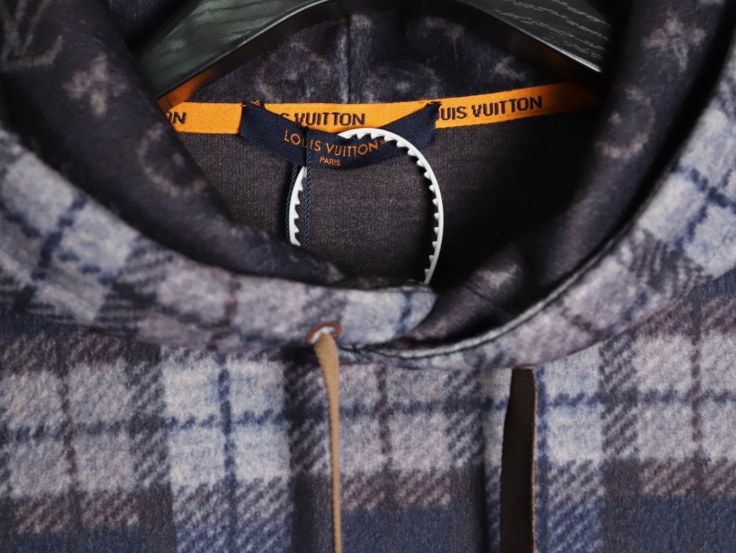 L0vis Vvtt0n Hoodies