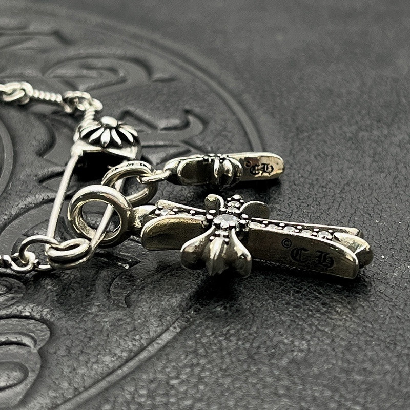 Ch*0me He**ts Twisted Cross Pin Necklace (Chain length 45+5cm)