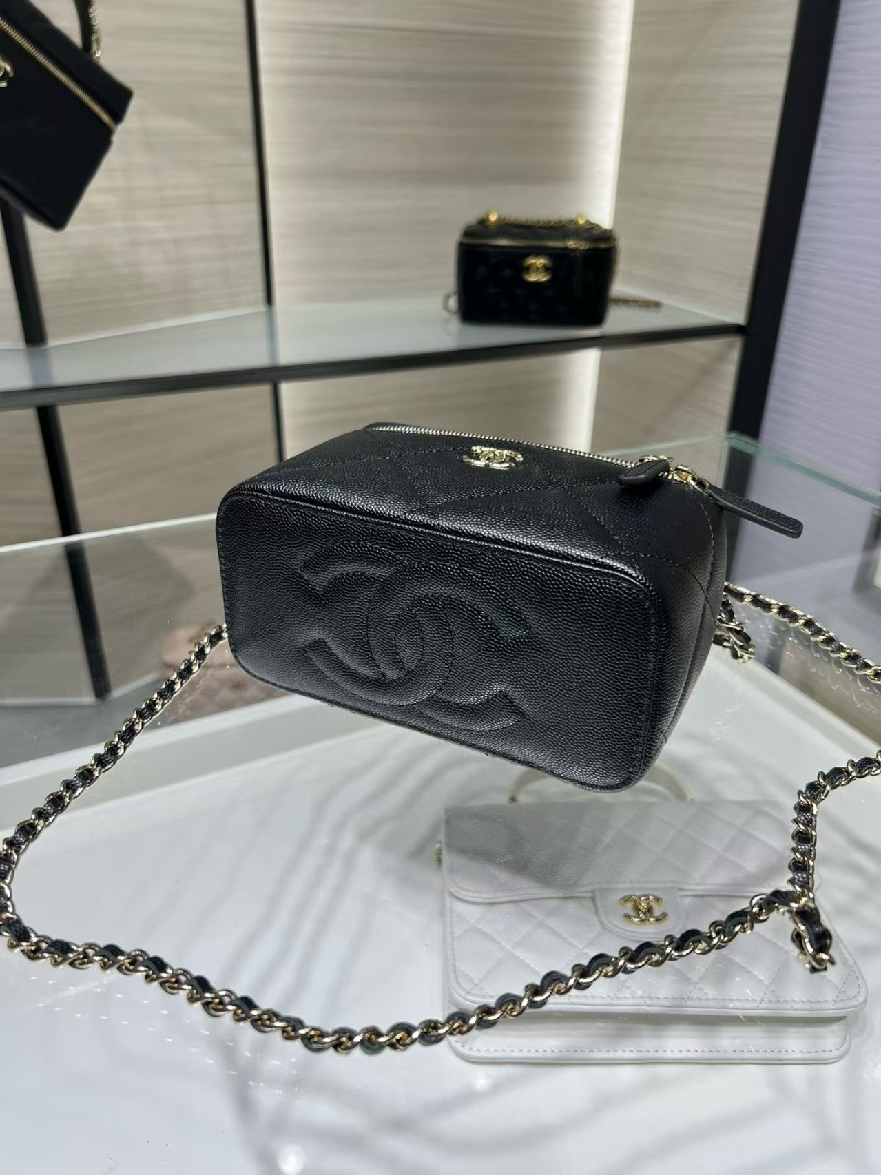 Ch**el Vanity With Chain AP4933 17x9.5x8cm