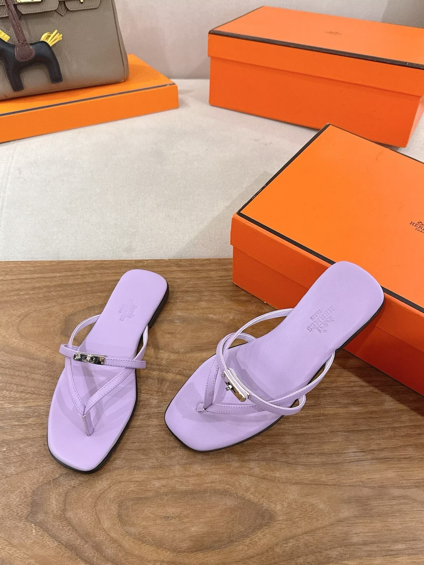 ua H**me5 miss sandals