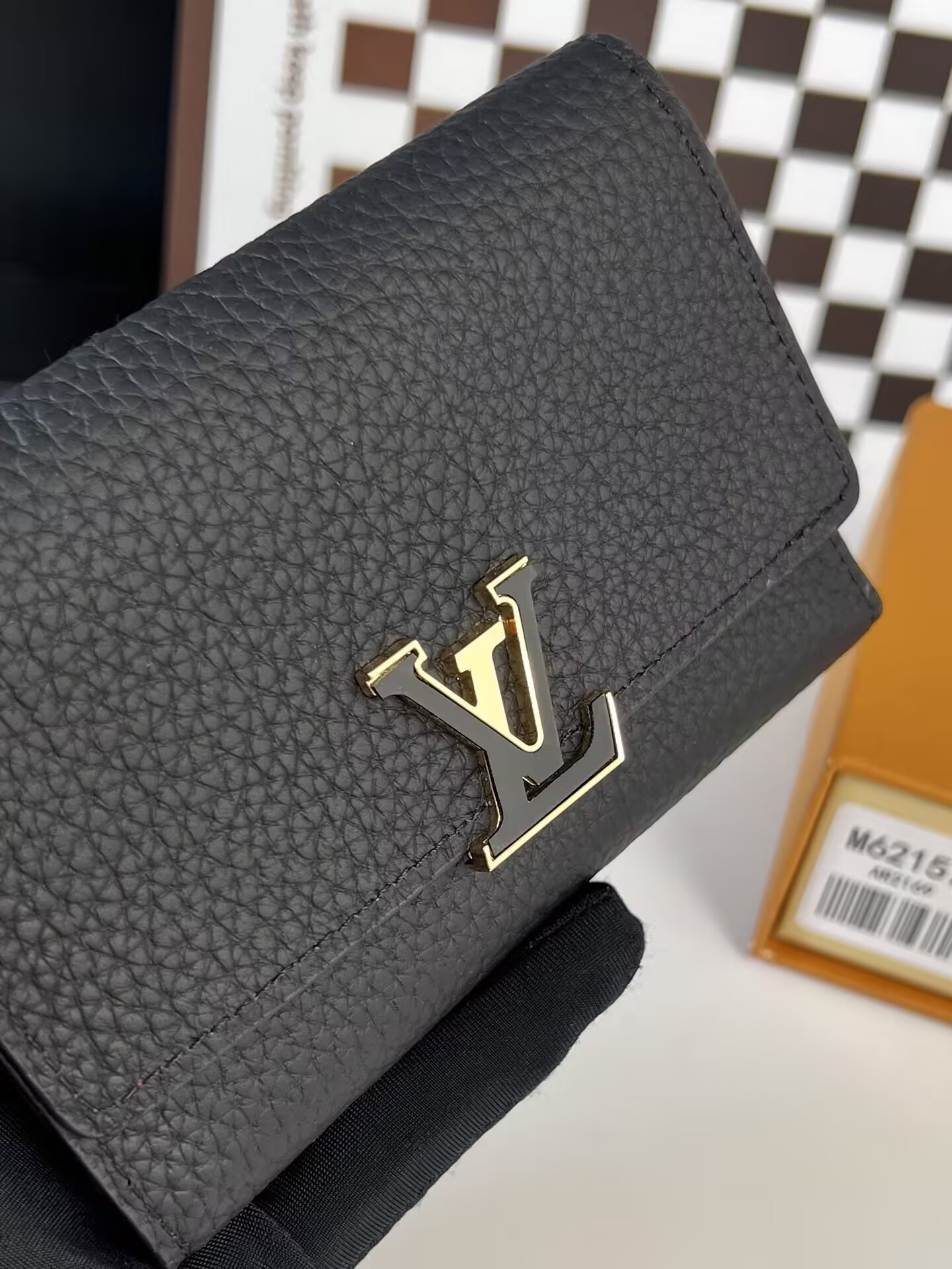 LV Capucines Compact Wallet M62157 13.5 x 9.5 x 1.5 cm