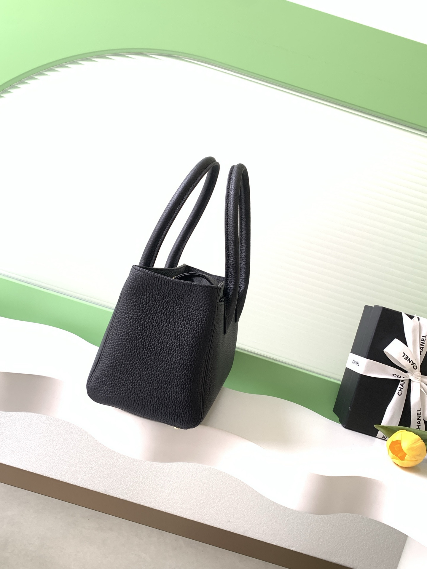 Ch**el executive cerf tote 32x17.5x13cm