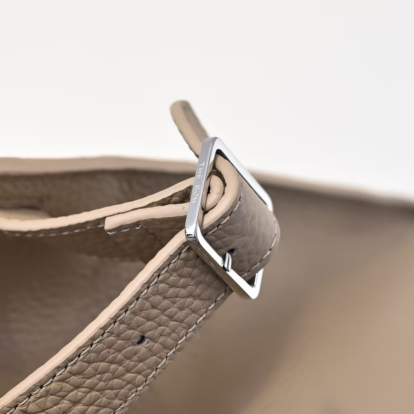 The R0w MARGAUX 15 38.5x16x30cm