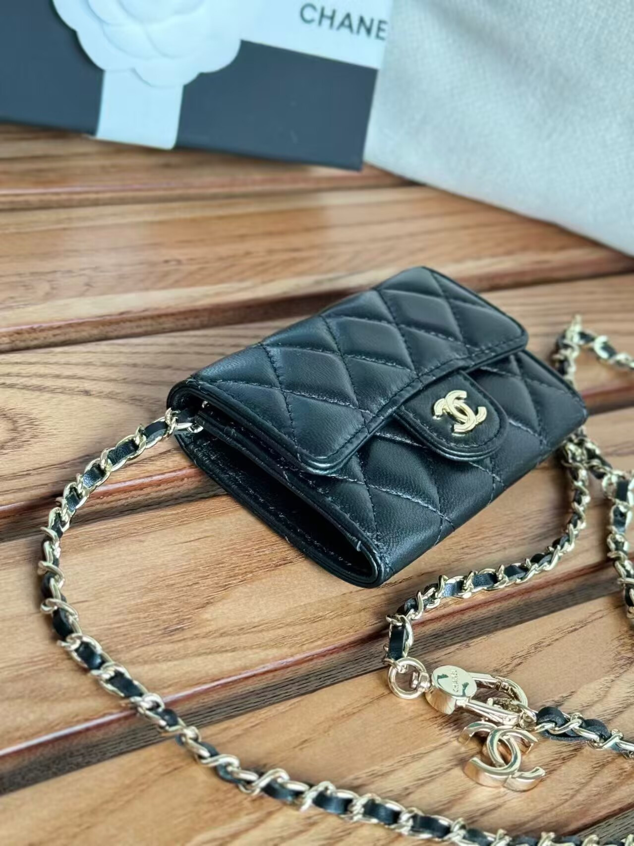 Ch**el Wallet on Chain 11x7.5x2cm