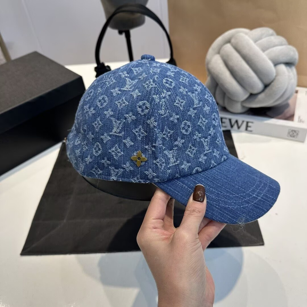 l0vis Vvtt0n baseball cap