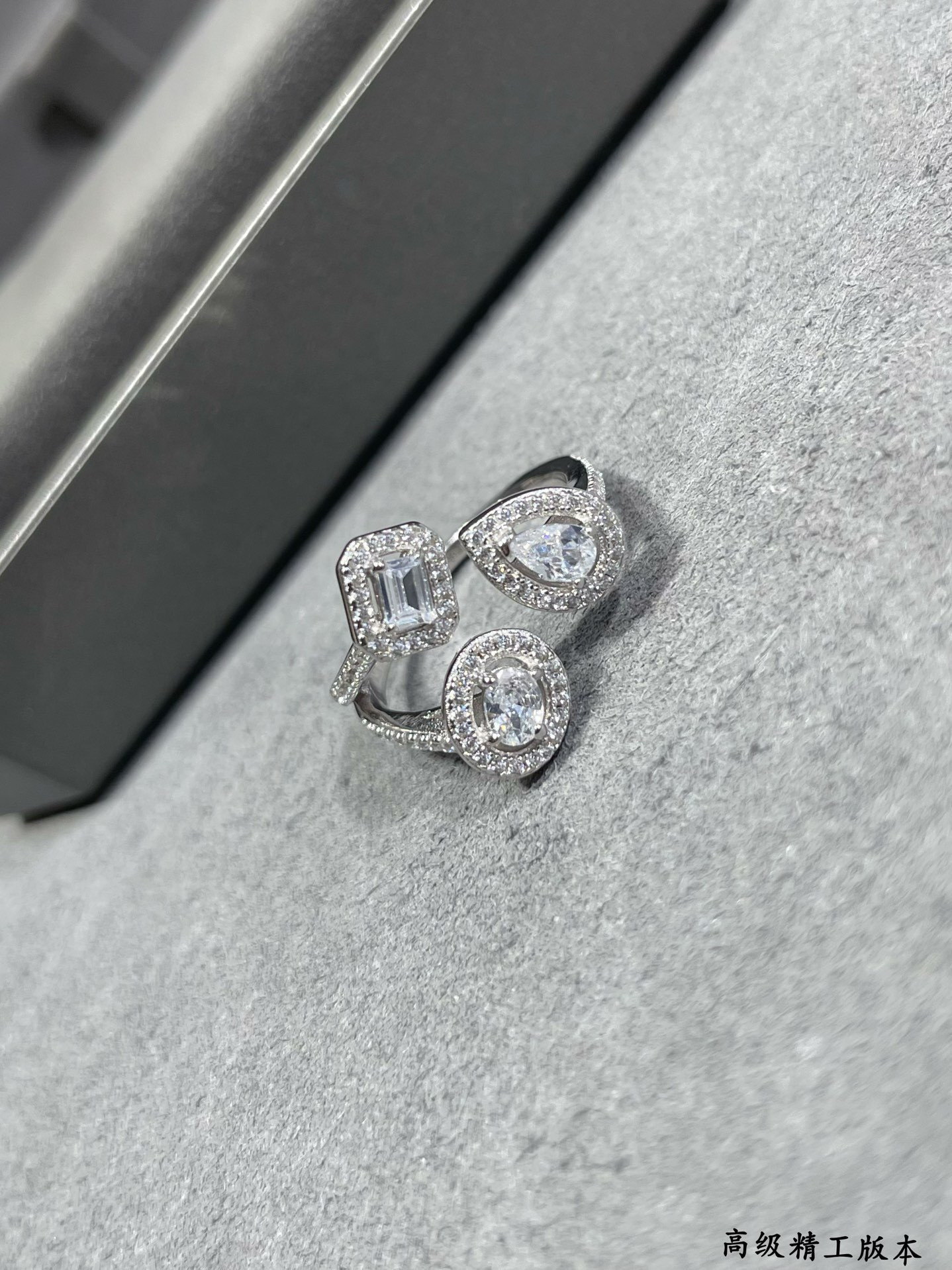 Messika Water Drop Three-D1am0nd Ring