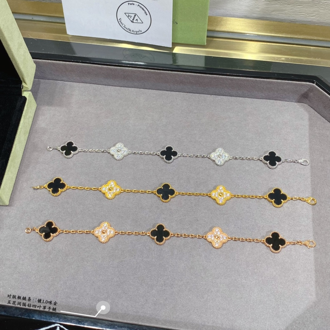 V*n Cl**f & Arpels interval D1am0nd five-flower four-leaf clover Bracelet
